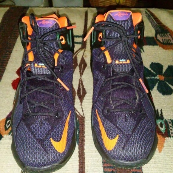 Lebron shoes - Picture 2 of 4